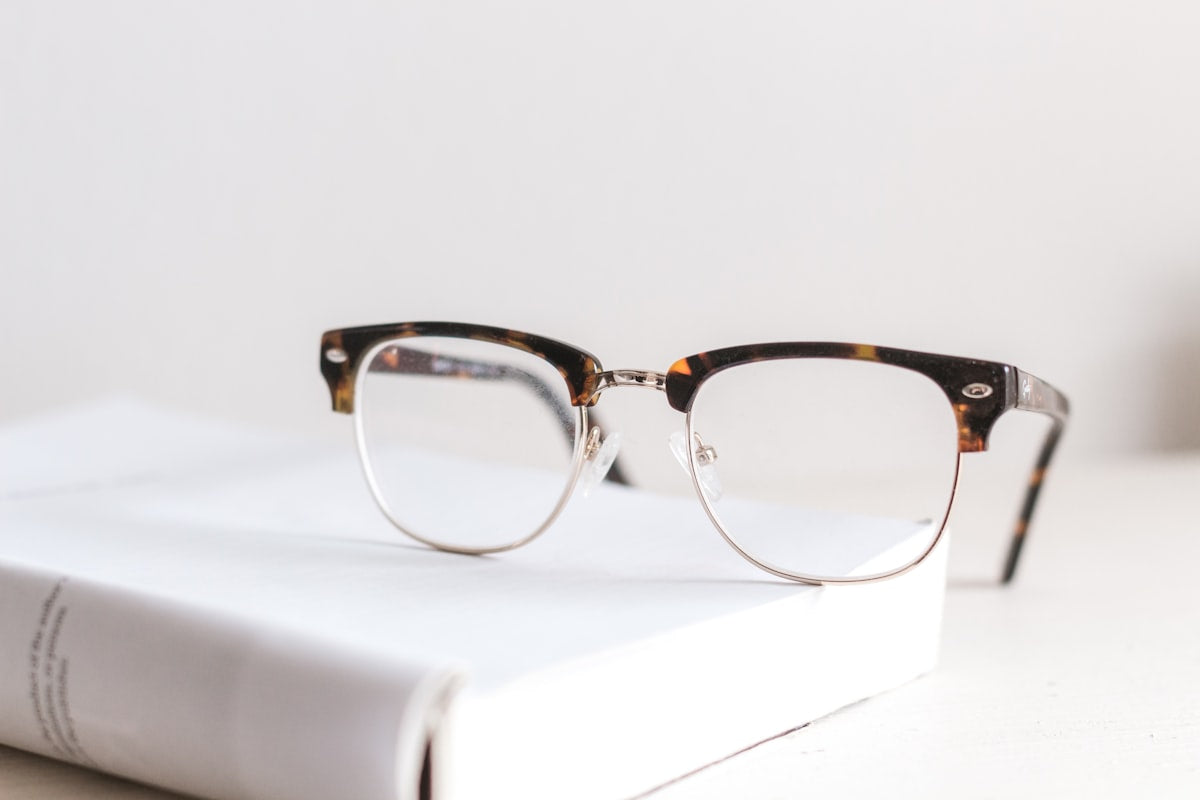 Luna round acetate eyeglasses in Onyx